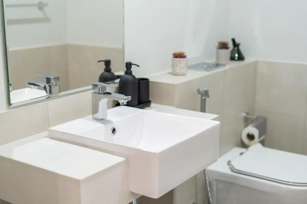 Bright & Spacious 2Br Near Zabeel Park Dubai Apartment