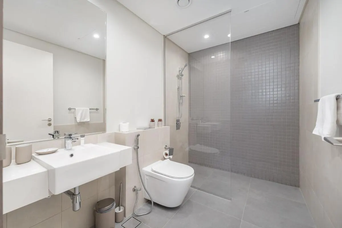 Bright & Spacious 2Br Near Zabeel Park Dubai Apartment
