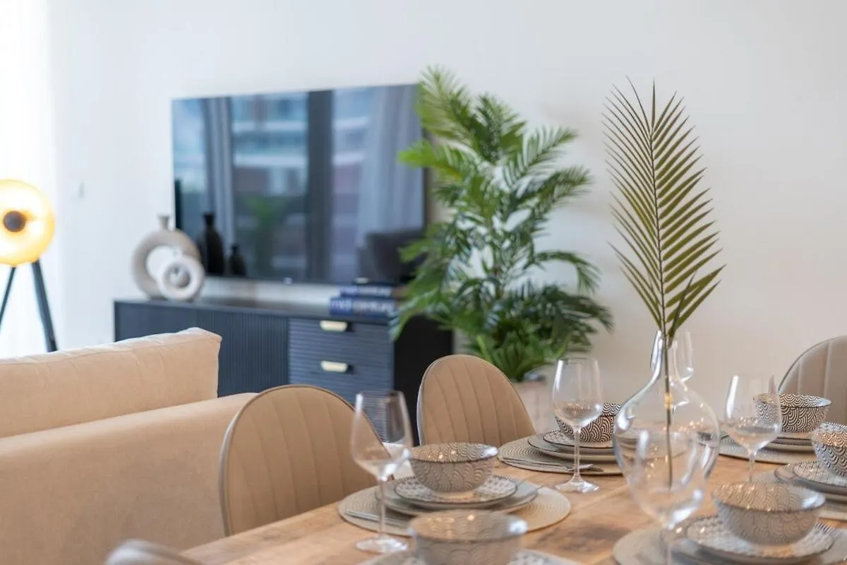 Bright & Spacious 2Br Near Zabeel Park Dubai