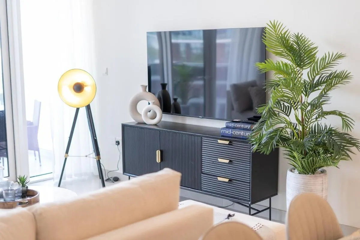 Bright & Spacious 2Br Near Zabeel Park Dubai 0*,