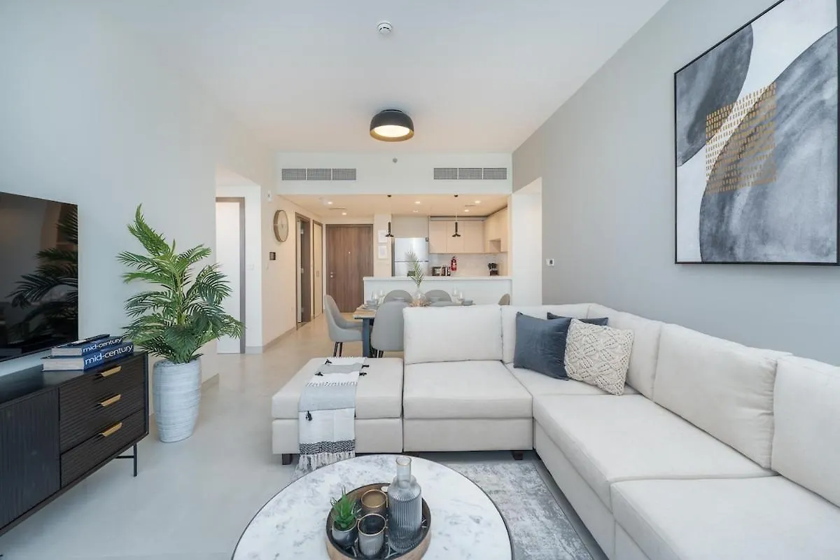 Bright & Spacious 2Br Near Zabeel Park Dubai Apartment