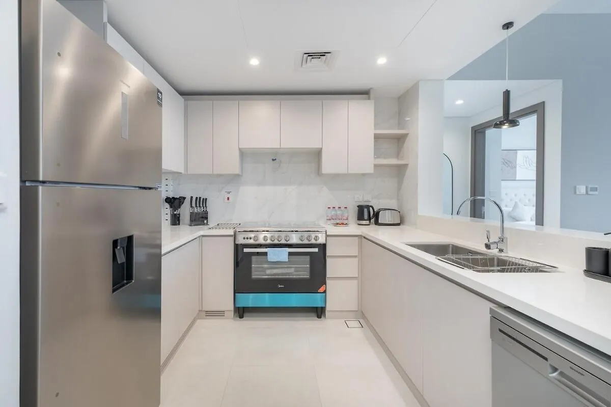 Bright & Spacious 2Br Near Zabeel Park Dubai Apartment